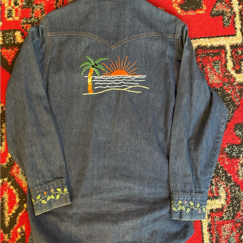 Vintage Levi's Blue Denim Shirt with Red Label - Picture 12 of 13